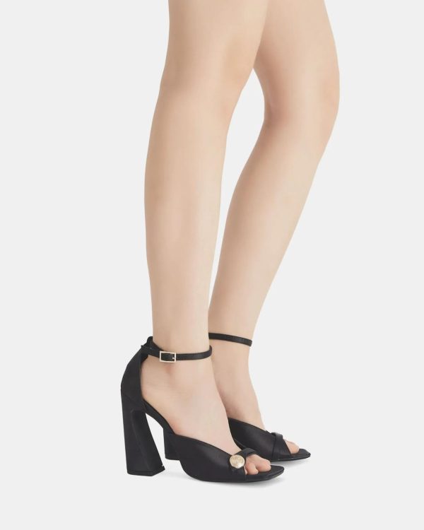 Attireaxis.shop0260f48eae 2