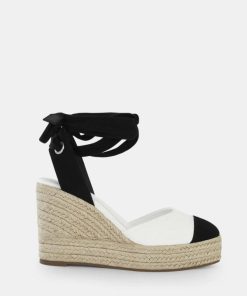 Attireaxis.shop787fcbd477 1