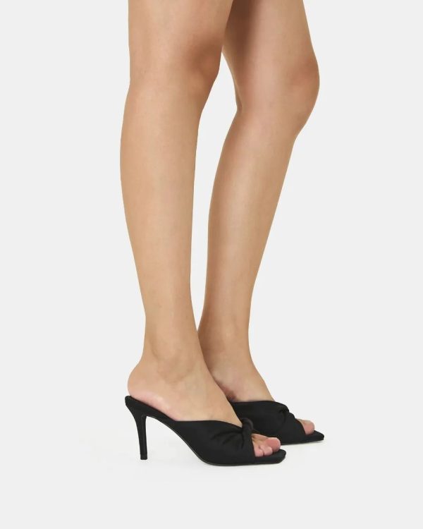 Attireaxis.shopd8f3ca5434 2