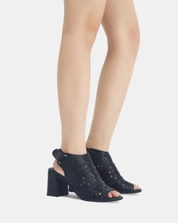 Attireaxis.shopeec212844c 2